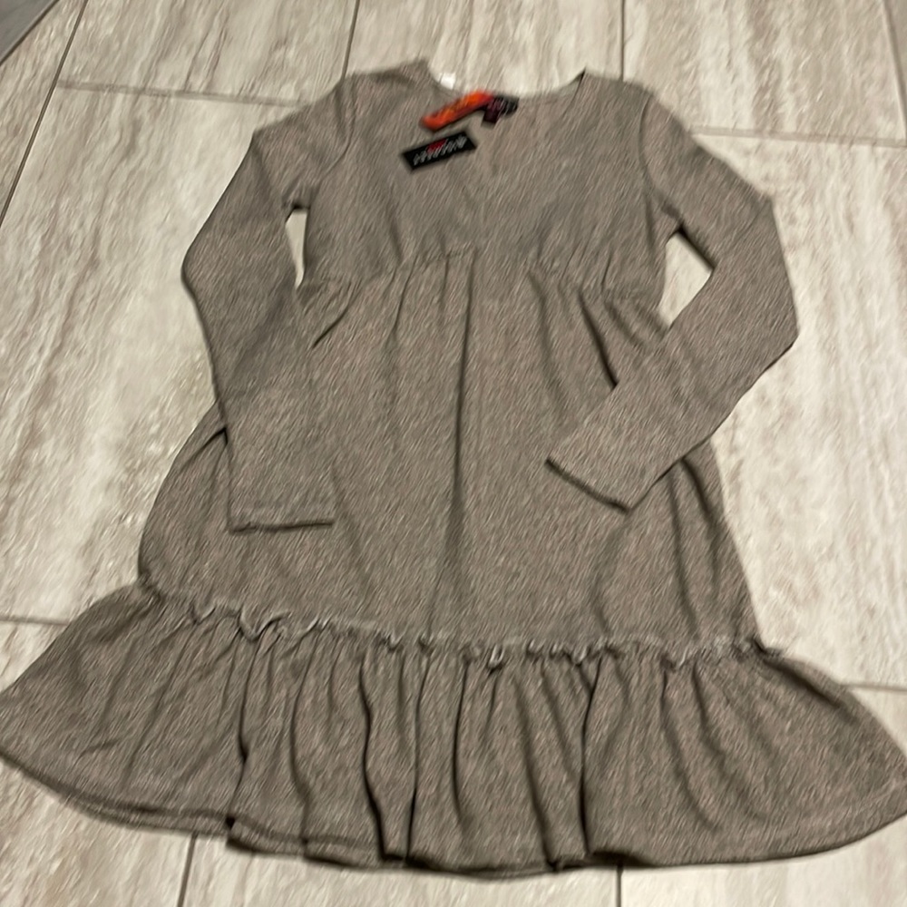 Discreet V-neck Long Sleeve Dress with ruffled hem  Junior Medium mocha/black
